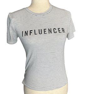 FOREVER 21 Influencer crew neck pullover t-shirt Size small EUC